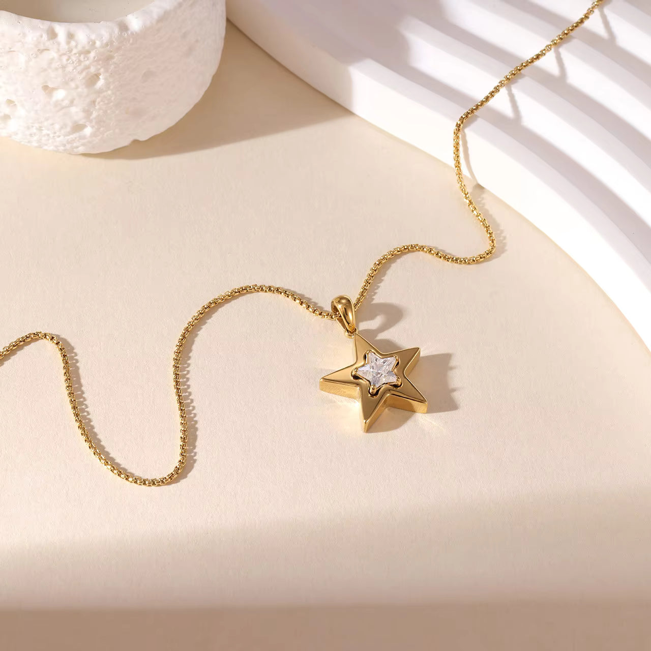 Olivia Star Necklace - Gold