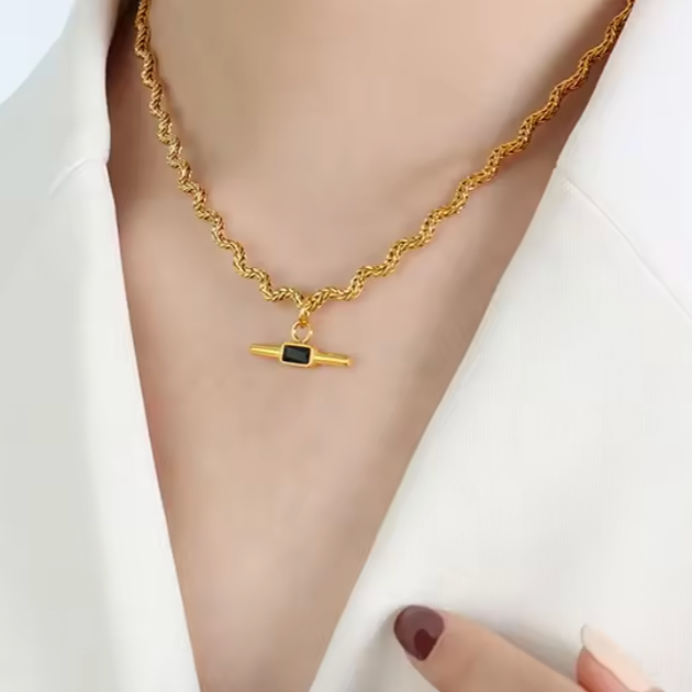 Larnie Necklace