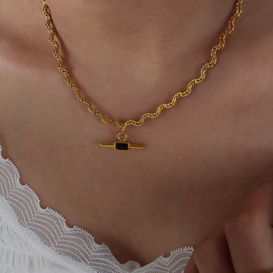 Larnie Necklace