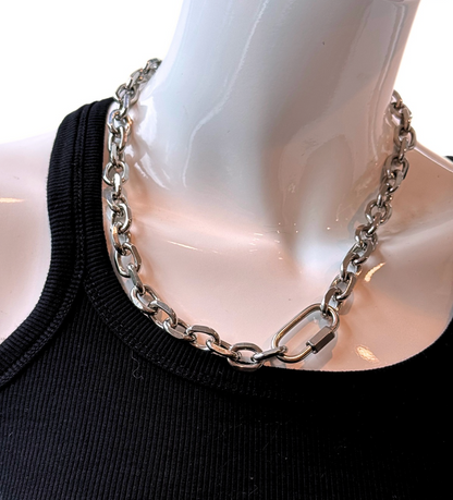 oscar necklace, silver necklace carabineer
